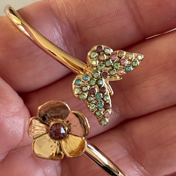 Betsey Johnson crystal butterfly and flower hinged bracelet - Picture 2 of 11